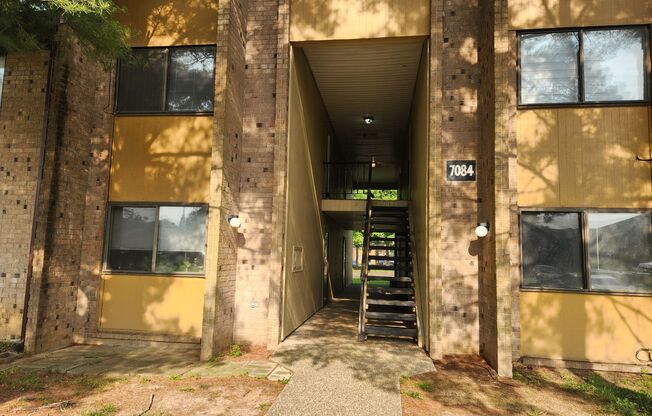 Beautiful 2 bedroom 1 bath 2nd floor condo with dishwasher and laundry hookups!