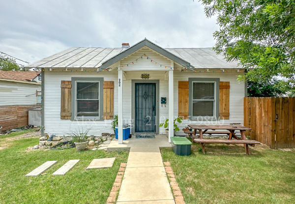 902 DAKOTA ST