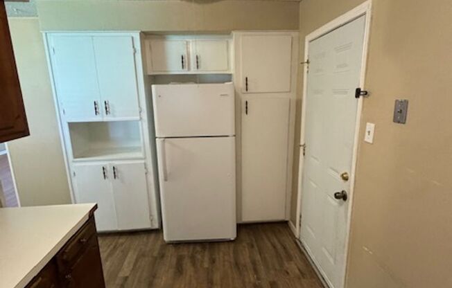 3 beds, 2 baths, $1,395