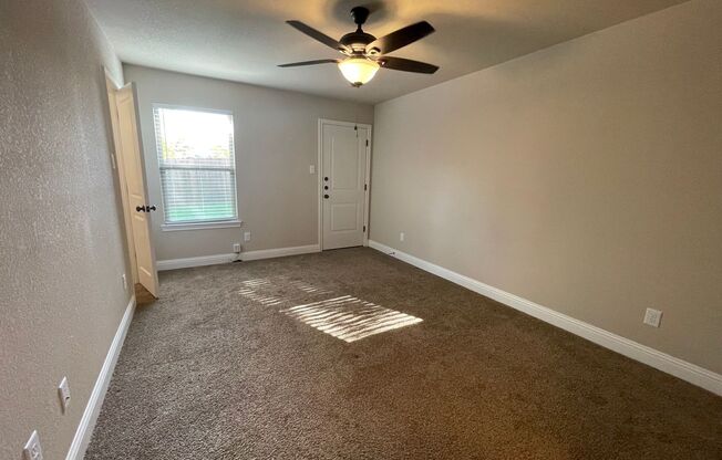 3 beds, 2 baths, 1,090 sqft, $1,595, Unit 8121