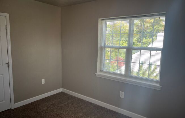 2 beds, 1 bath, 939 sqft, $1,250