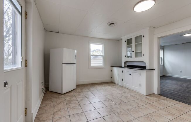 1 bed, 1 bath, $1,050, Unit 2nd Floor Rear