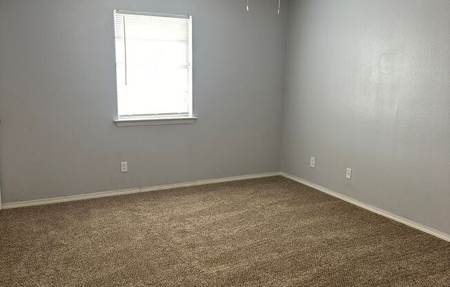 2 beds, 1.5 baths, 992 sqft, $780, Unit 233E