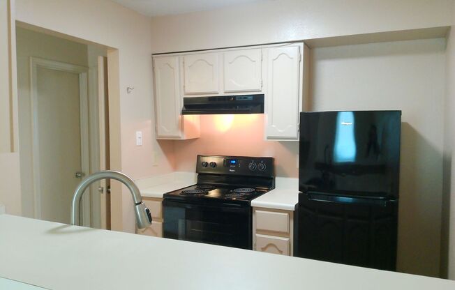 1 bed, 1 bath, $895