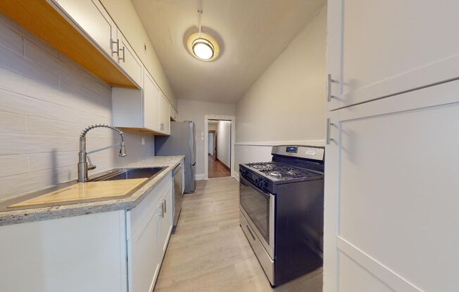 3 beds, 1 bath, 1,000 sqft, $1,395, Unit 1499 Down 2