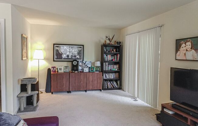 Spacious 4 Bedroom 3.5 Bathroom End Unit Townhome In Popular Deer Run Crossing Community