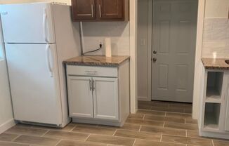 2 beds, 1 bath, $1,200