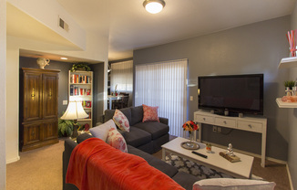2 beds, 2 baths, $1,370