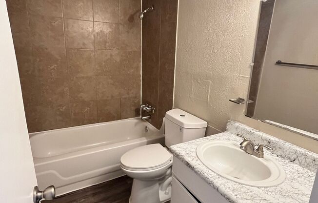 1 bed, 1 bath, 560 sqft, $1,360, Unit 2014