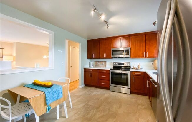 5 beds, 3 baths, $3,900