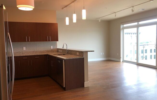 1 bed, 1 bath, 890 sqft, $1,775, Unit 610