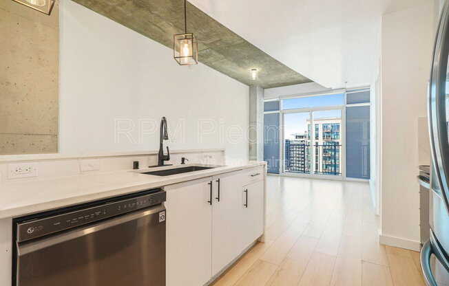 1 bed, 1 bath, 779 sqft, $2,200, Unit Apt 2003