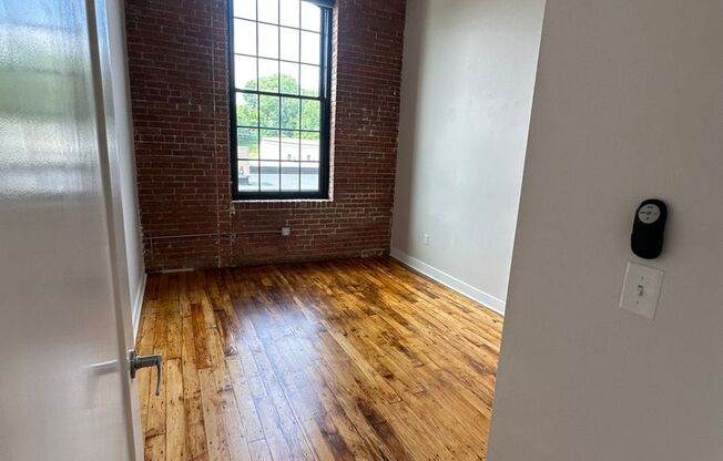 2 beds, 1 bath, 874 sqft, $2,100, Unit 1231