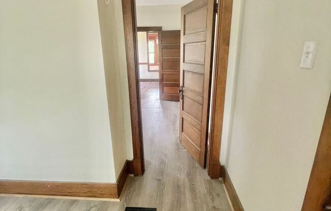 1505 Fleck Street (Full Service)
