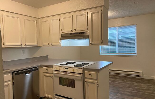 Refreshed 2 bed 1 bath in the City of Pacific!  Easy to Tour! (close to trails!)