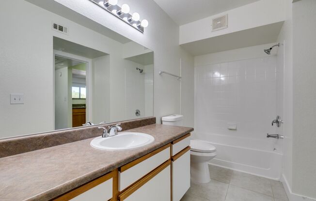 2 beds, 2 baths, $1,475, Unit UNIT 2118