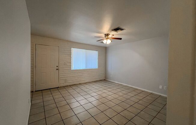 2 beds, 1 bath, 950 sqft, $1,295, Unit 4220-05