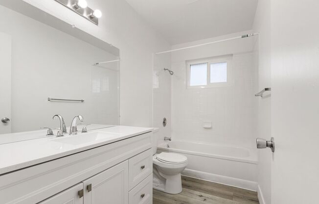 3 beds, 1 bath, 968 sqft, $1,825, Unit 56