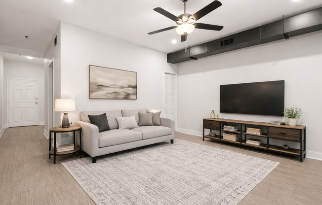 2 beds, 1 bath, 850 sqft, $1,900, Unit 317