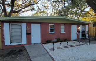 2 BEDROOM 1 BATH DUPLEX CLOSE TO USF AND BUSCH GARDENS