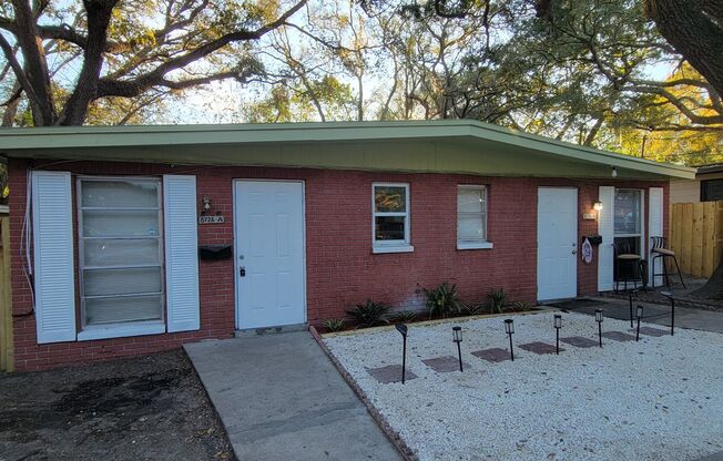 2 BEDROOM 1 BATH DUPLEX CLOSE TO USF AND BUSCH GARDENS