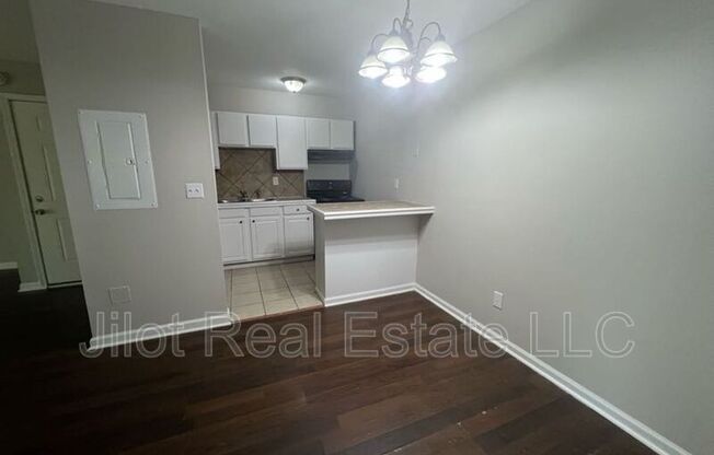 2711 Fairlee Drive Unit C3