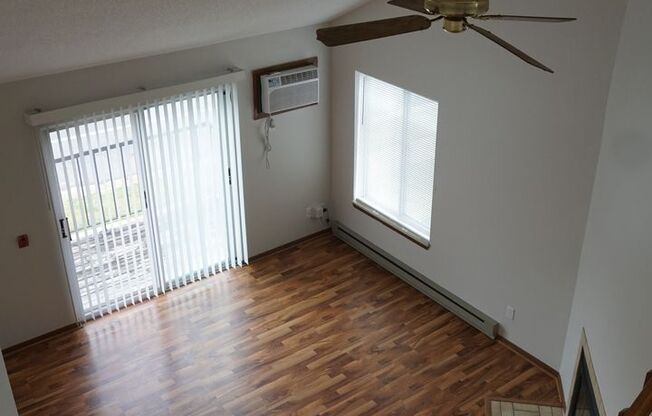 2 beds, 1.5 baths, 950 sqft, $1,434, Unit 5811-2A