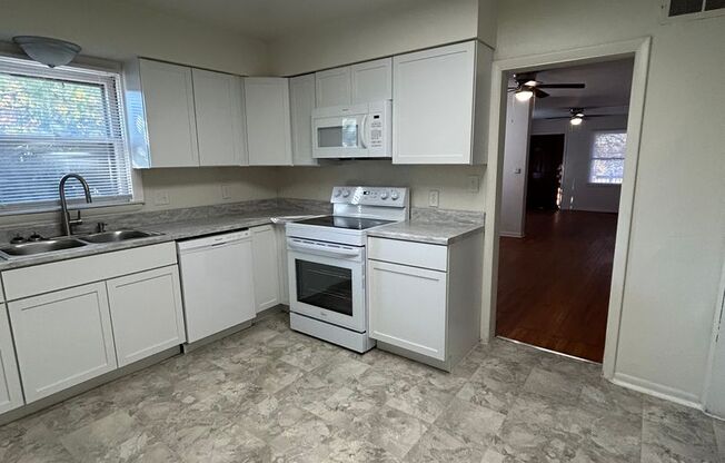 3 beds, 1 bath, 1,347 sqft, $1,395, Unit 627