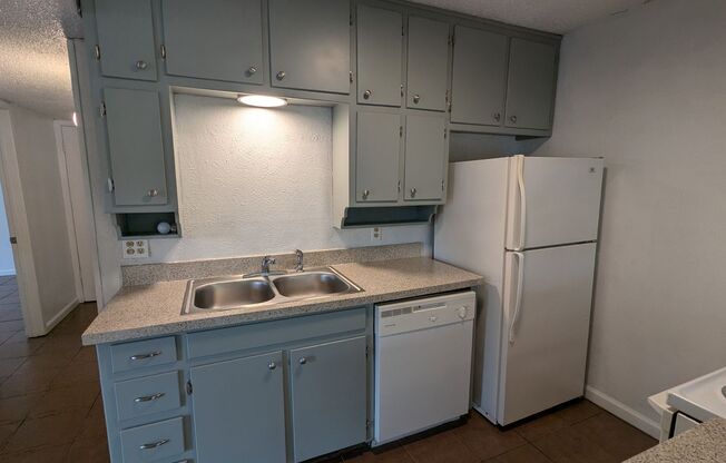 2 beds, 1 bath, $1,250