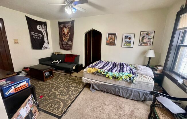 Studio, 1 bath, $895, Unit 23