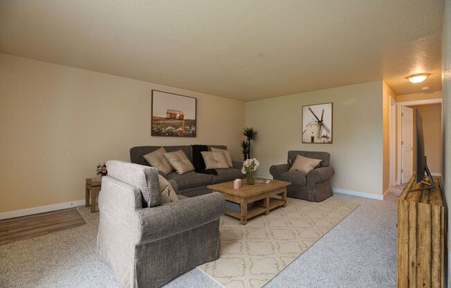 2 beds, 1 bath, 884 sqft, $1,399, Unit 187-114