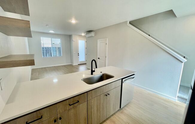 BRAND NEW 2BD/2.5B High-End Townhouse with Private Back Patio & Washer/Dryer