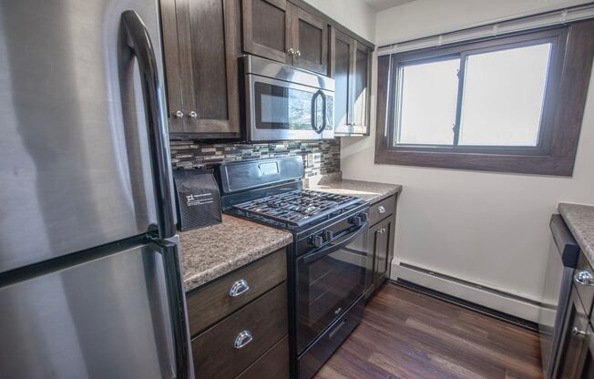2 beds, 2 baths, 918 sqft, $1,765, Unit 305