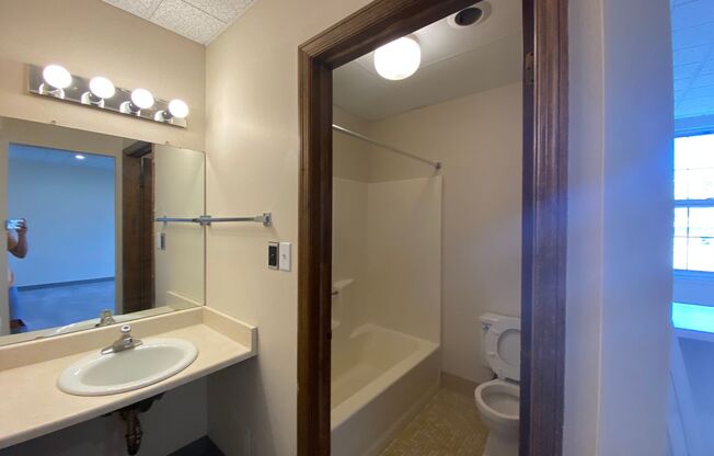 Studio, 1 bath, $865, Unit 392