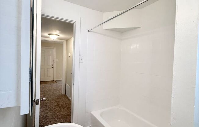 2 beds, 1 bath, $875, Unit SC535