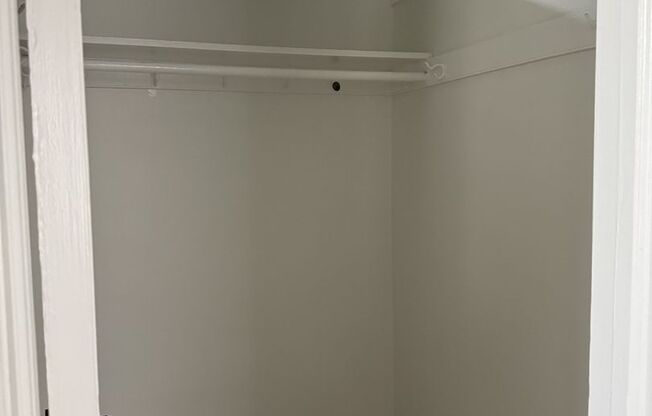 Studio, 1 bath, 224 sqft, $1,075, Unit 805