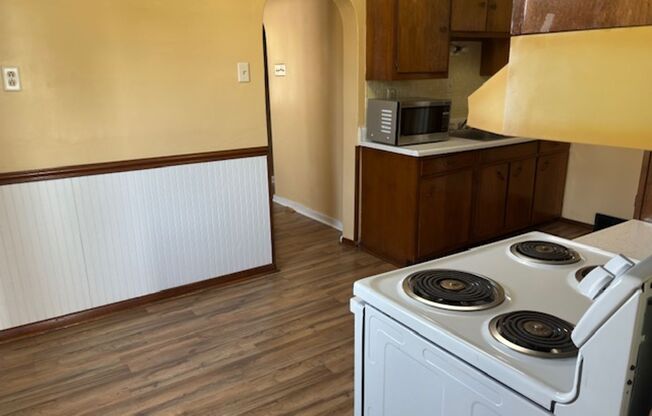 2 beds, 1 bath, $995