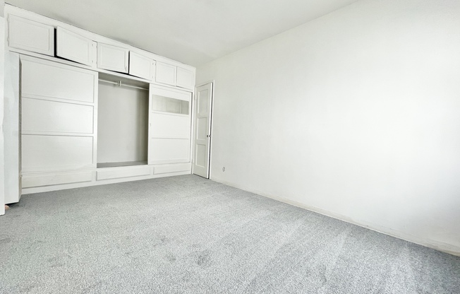 2 beds, 1 bath, $2,595