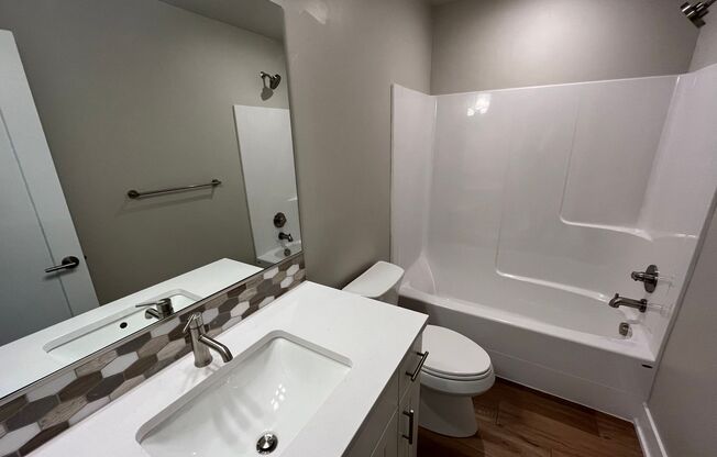 3 beds, 2.5 baths, $2,395, Unit 2