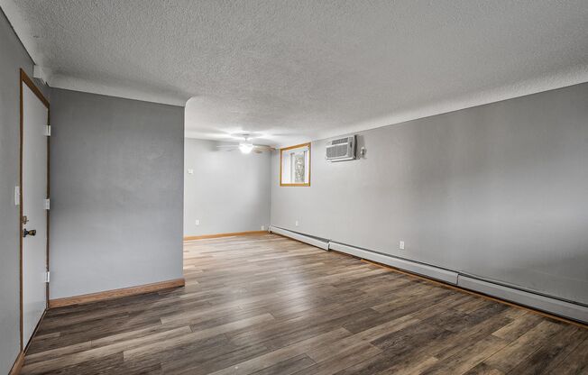 2 beds, 1 bath, $1,195, Unit 2