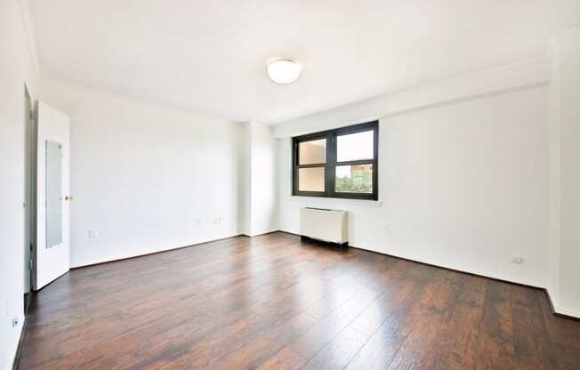 2 beds, 2 baths, 1,282 sqft, $4,200, Unit 4E