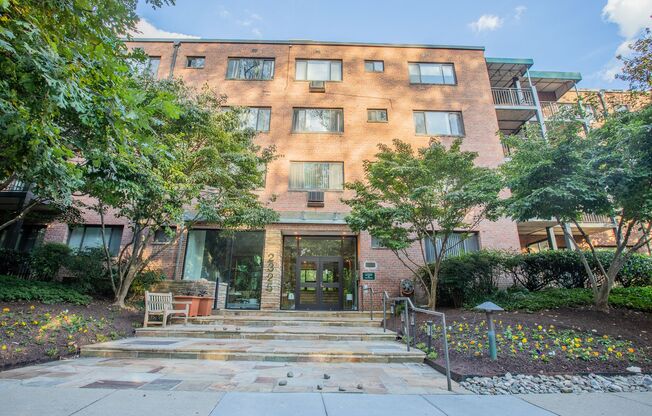 Lovely 2 BR/1 BA Condo in Glover Park!