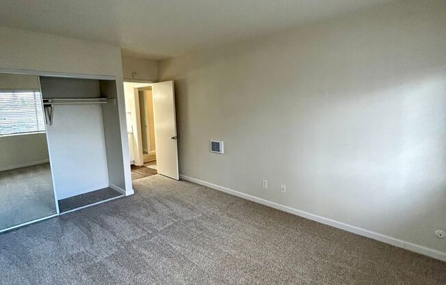 2 beds, 1 bath, 900 sqft, $2,525, Unit 8324-43