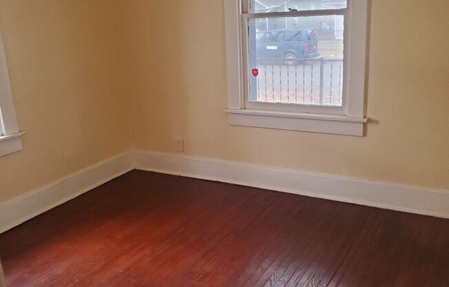 Coming Soon! Well Maintained and Clean 2br/1ba House with Hardwood Throughout