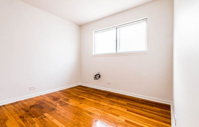 7834 S Coles