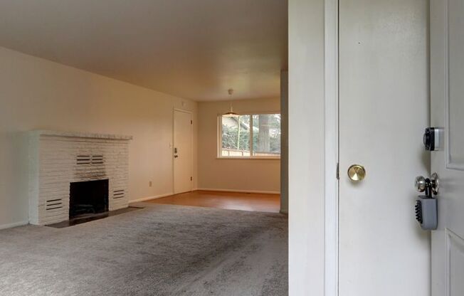 Classic Bellevue 3bd, 1.5ba Rambler Located in Perfect Enatai Location!