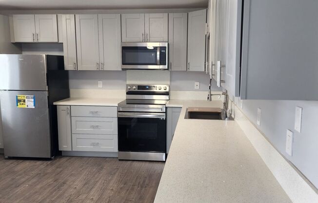 3 beds, 1 bath, $2,500, Unit 1