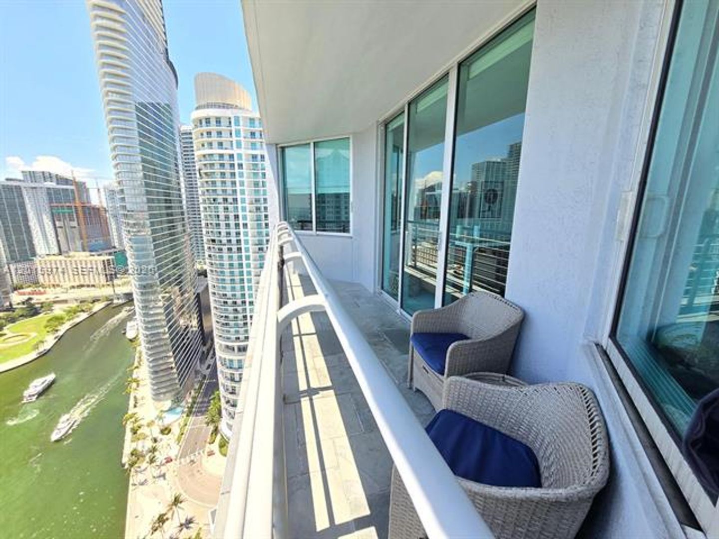 2 beds, 2 baths, 1,227 sqft, $4,400, Unit 325 S Biscayne Blvd # 3719