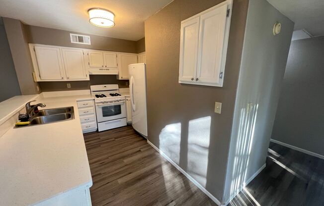 Charming 1 Bedroom Condo with Detached 1 Car Garage!