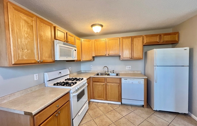 2 beds, 1 bath, 850 sqft, $2,400, Unit 10